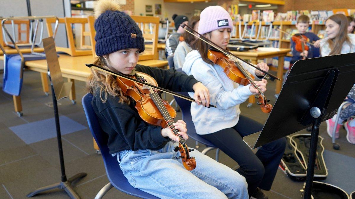 students playing violin